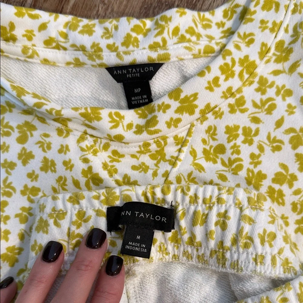 Ann Taylor Women’s Sweat Suit in Yellow Floral - Picture 2 of 4